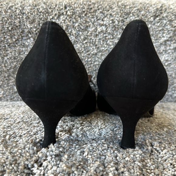 Stuart Whitman “Daydream” Black Suede Kitten Heel Pumps - Picture 4 of 11